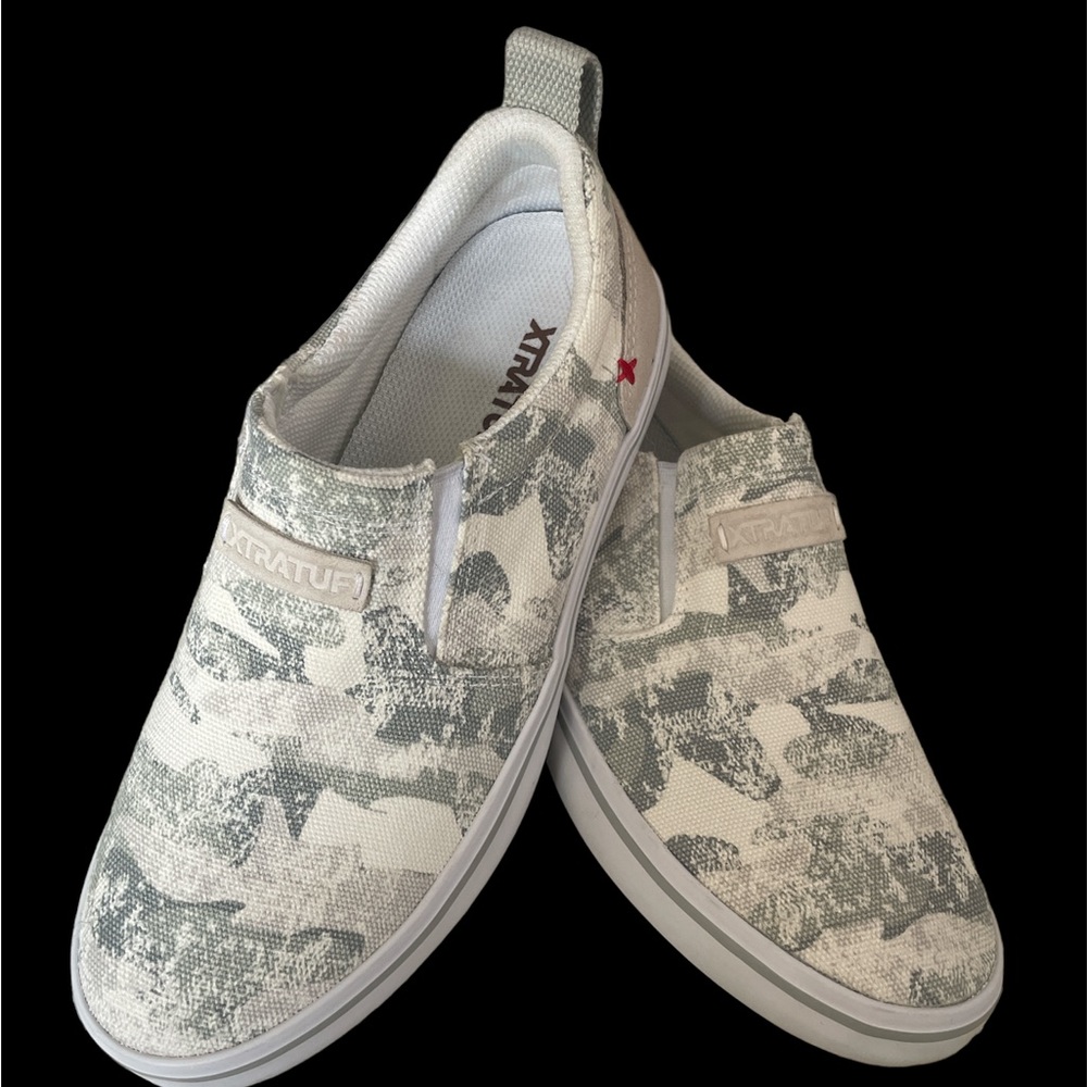 Women's Canvas Sharkbyte Deck Shoe size 7